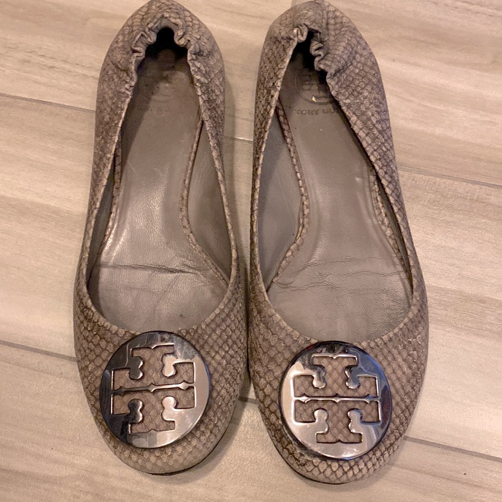 Pewter snake skin Tory Burch Flats with silver buckle 8.5